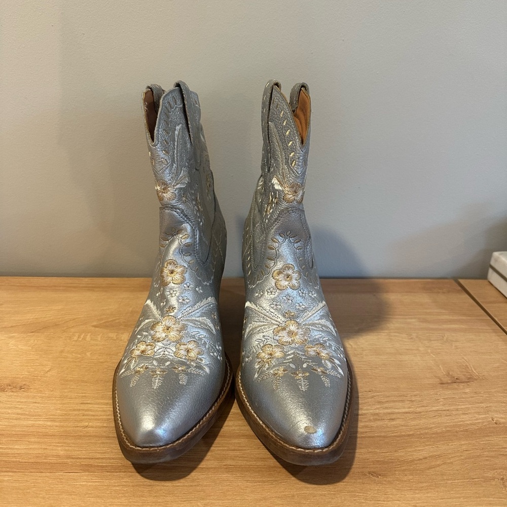 Dingo Primrose Silver Western Ankle Boots size 10 - Picture 2 of 5